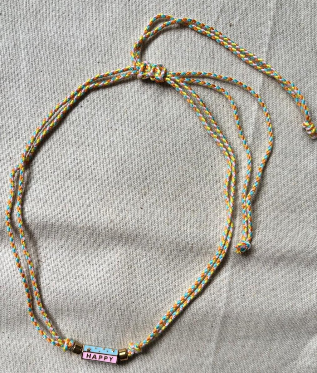 Collier "Happy Mood" – Cordon tressé multicolore & perle message - Manaya Bijoux
