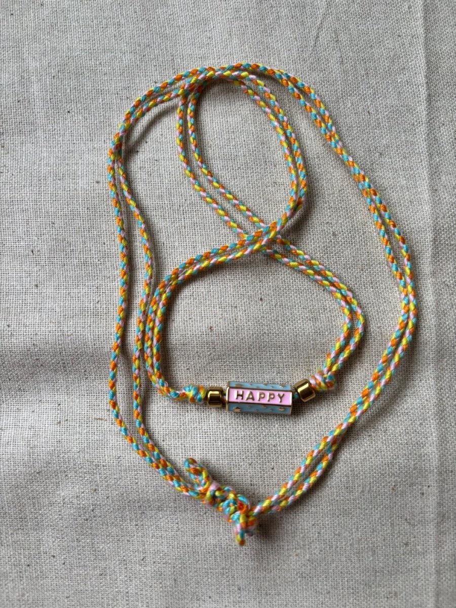 Collier "Happy Mood" – Cordon tressé multicolore & perle message - Manaya Bijoux