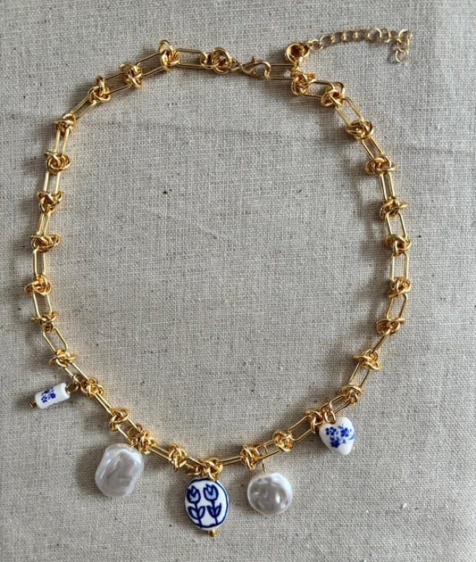 Collier "Sultana Bleu" – Charms céramique peints & perles baroques - Manaya Bijoux